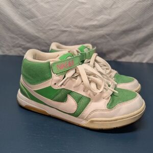 nike 6.0 US 6.5 Green White Pink 318886-313 Nike Kids Green and White Sneaker